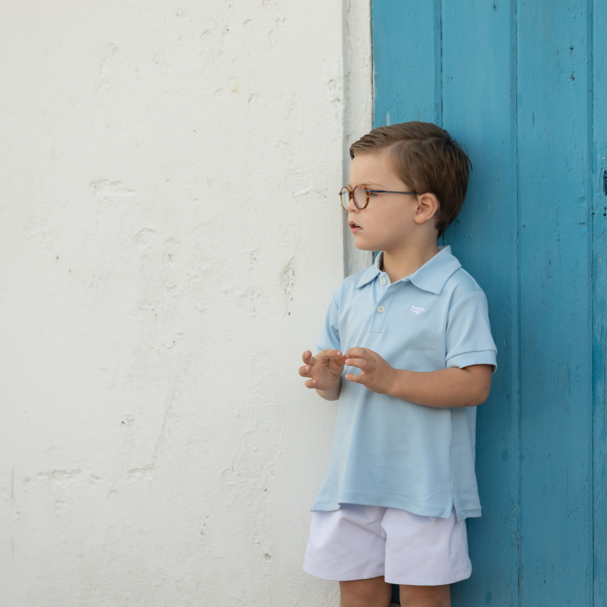 Boys’ white spring dress shorts in crisp cotton with flat front and elastic back waistband, by Henry Duvall – versatile for Easter, portraits, and warm-weather occasions.