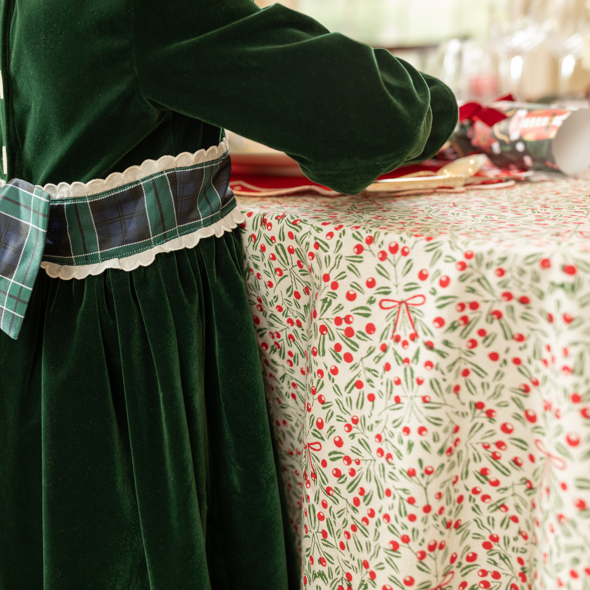 Flying Sheep Country mistletoe print tablecloth for Christmas, block printed cotton holiday table linens in red and green, classic Christmas tablecloth with berries and ribbon pattern – available at Holiday Fave Finds