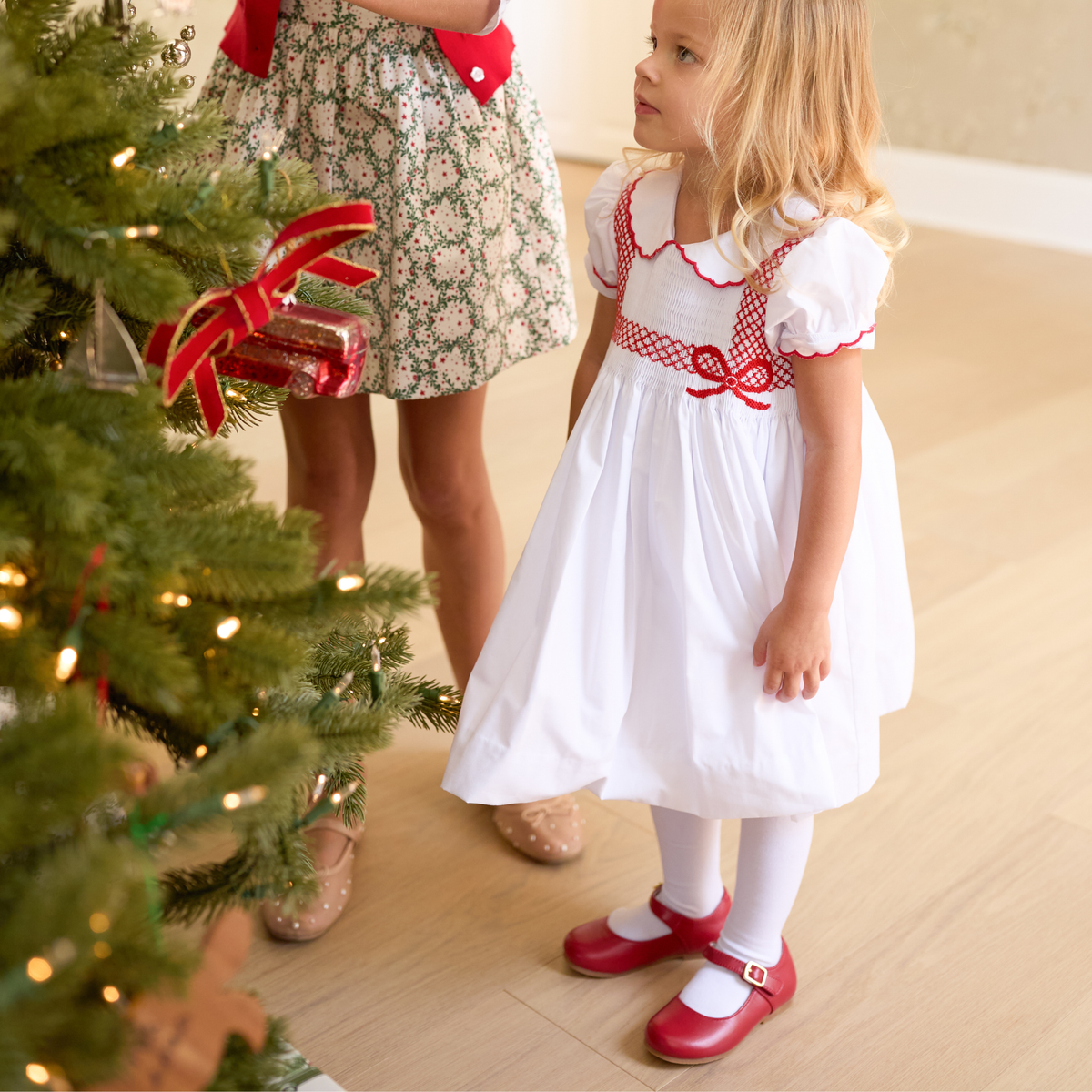 Classic girls red Mary Jane holiday shoes by L’Amour, timeless Christmas dress shoes for girls, perfect with tartan dresses and Henry Duvall holiday outfits