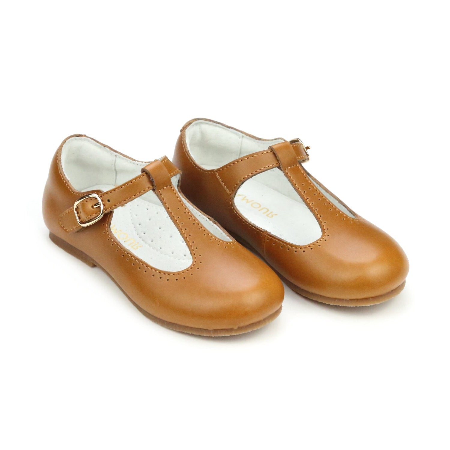 L’Amour Eleanor T-strap Mary Jane shoes for girls in smooth leather with classic cutouts, ideal for fall outfits, family photos, and coordinating with Henry Duvall collections