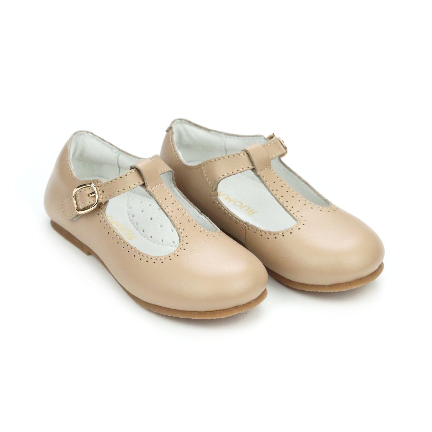 L’Amour Eleanor T-strap Mary Jane shoes for girls in smooth leather with classic cutouts, ideal for fall outfits, family photos, and coordinating with Henry Duvall collections