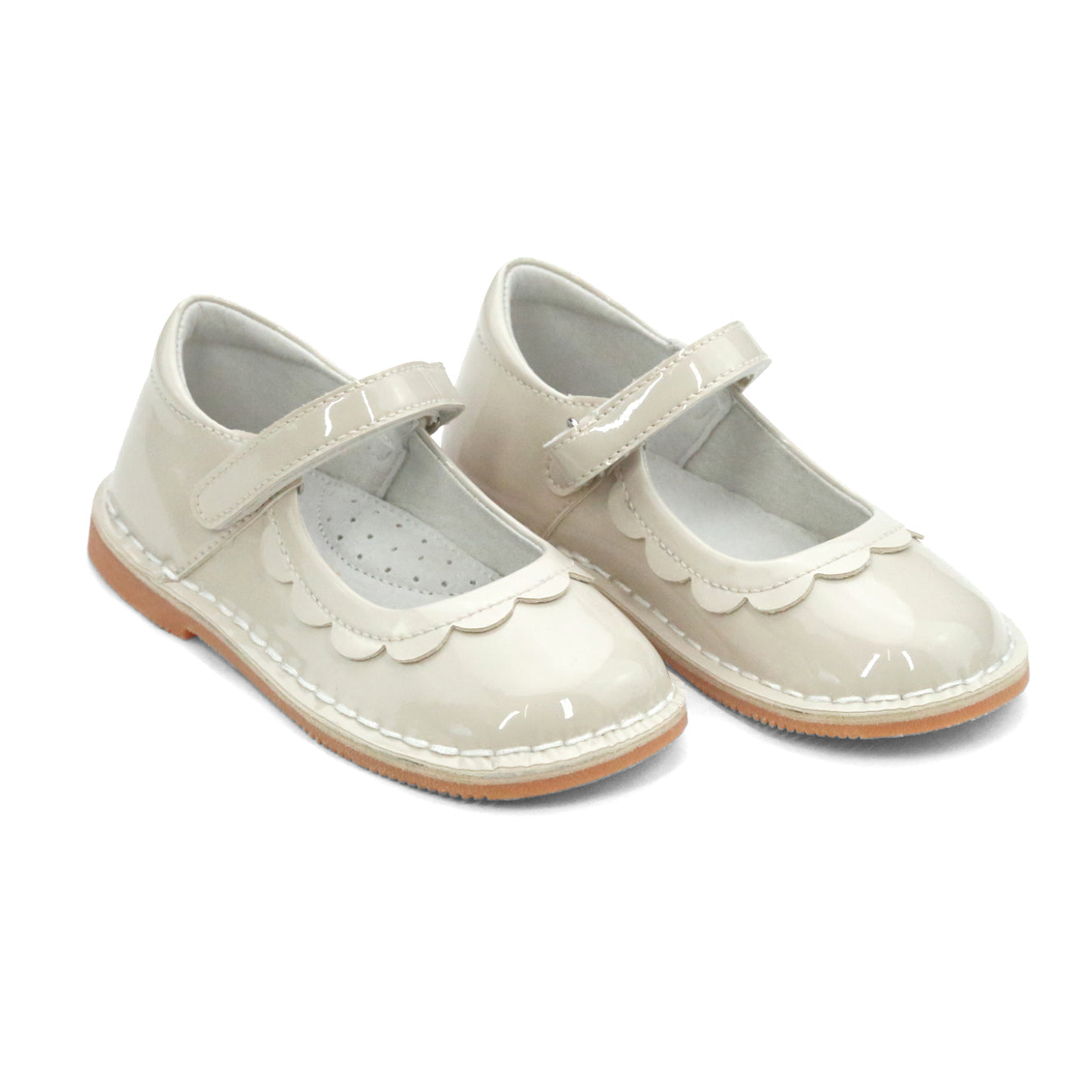 L’Amour patent leather scalloped Mary Jane shoes for girls in classic shiny finish, perfect for fall family photos and holiday dressing