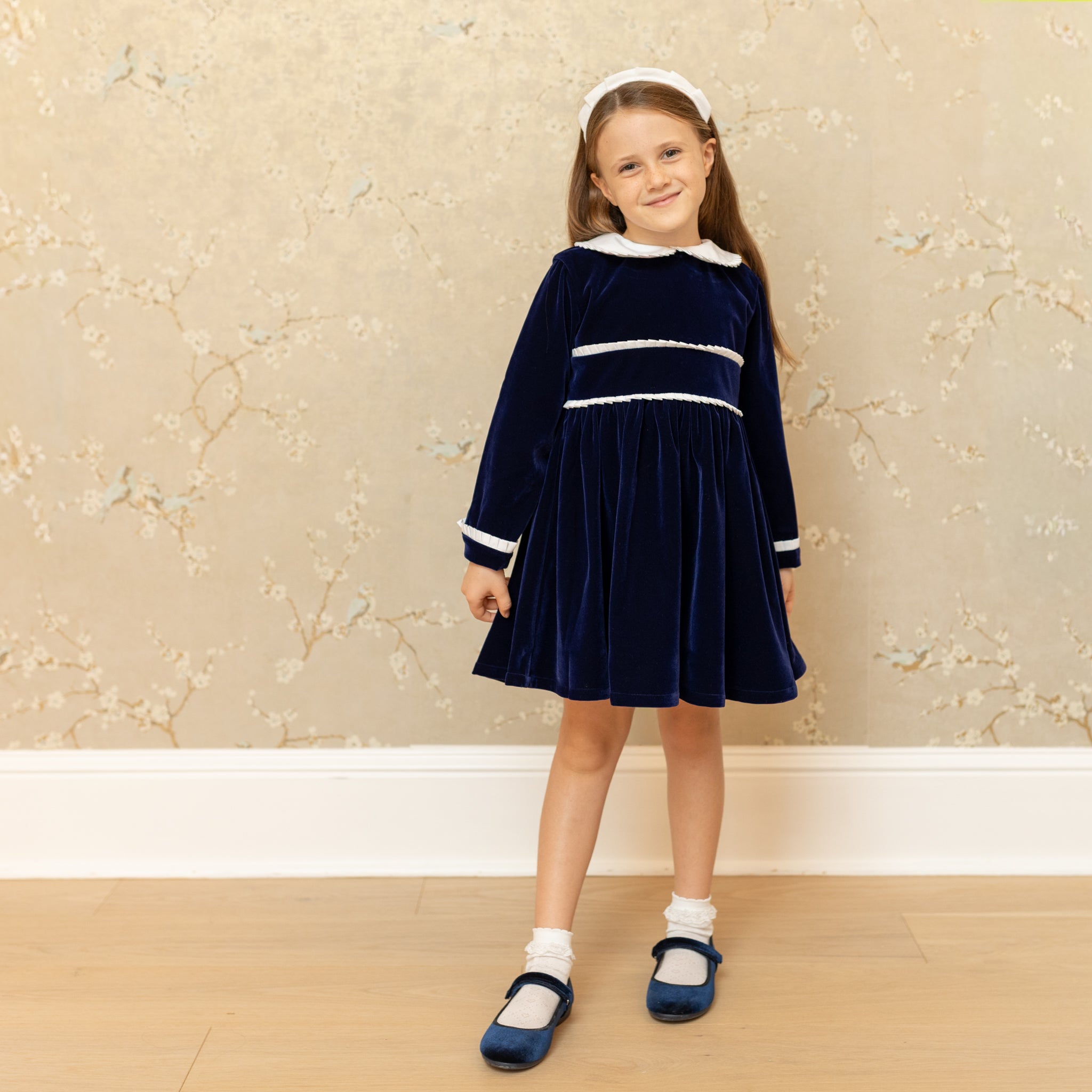 Carlomagno girls’ openwork lace socks in soft Scottish yarn, white dress socks with cuffed ruffle look without cuffing, made in Spain – Henry Duvall