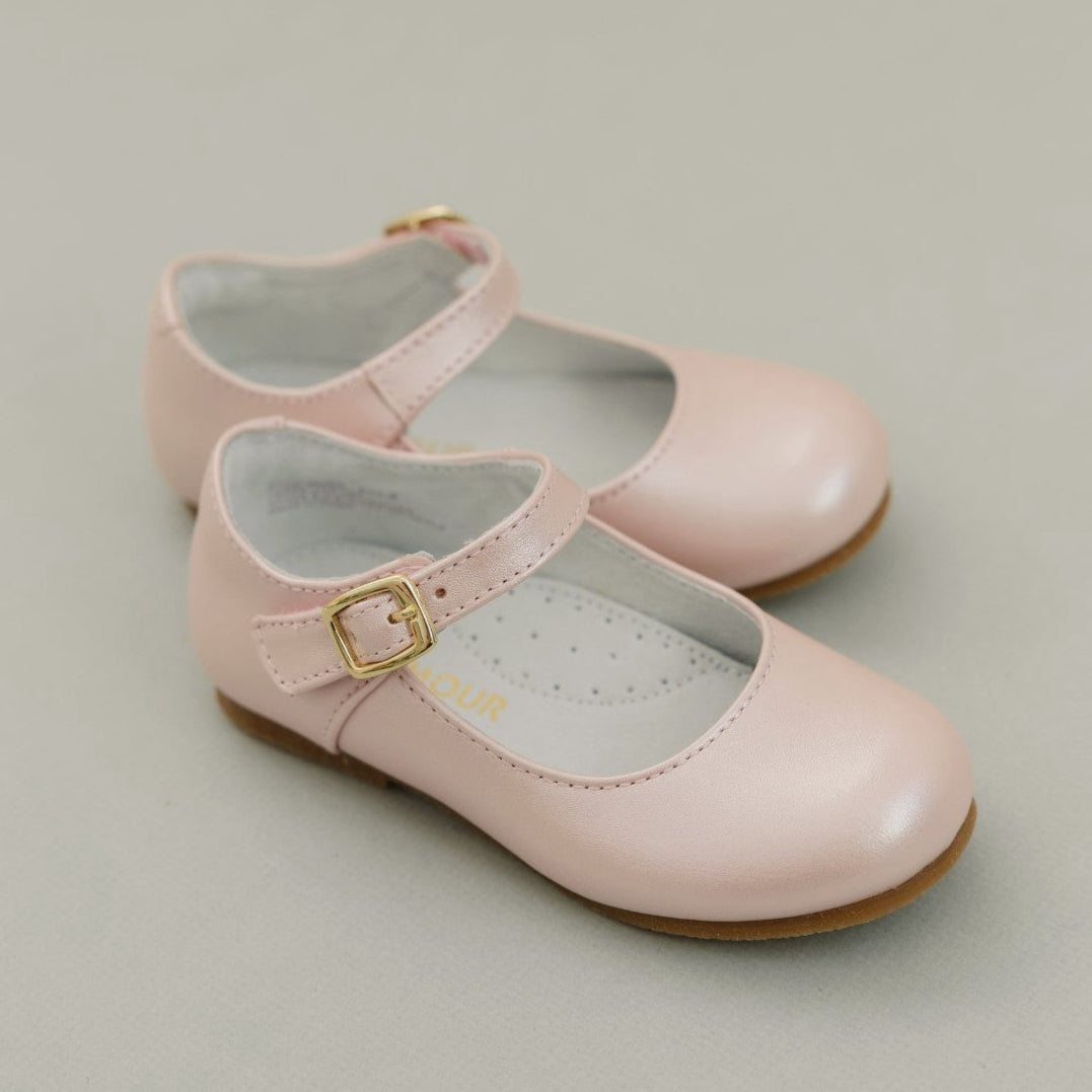 Classic girls Mary Jane holiday shoes by L’Amour, timeless Christmas dress shoes for girls, perfect with tartan dresses and Henry Duvall holiday outfits