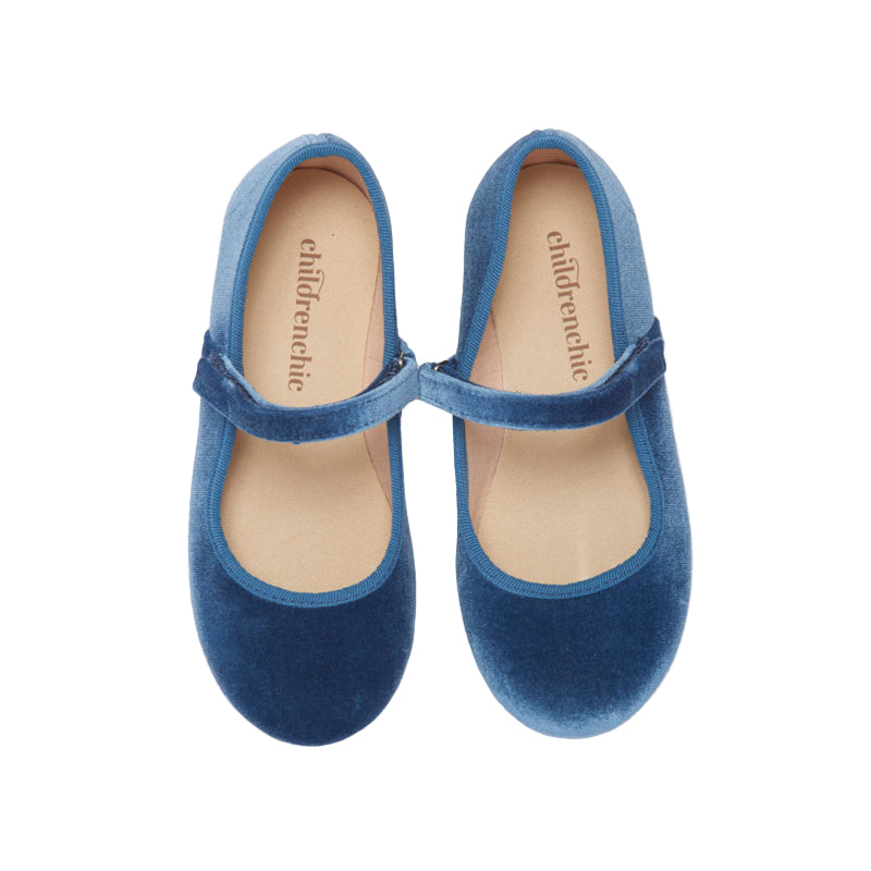 Cassie Blue Velvet Mary Janes for girls by Childrenchic, classic Spanish-made shoes with Velcro strap and cushioned insole, perfect for fall outfits and coordinating with Henry Duvall’s Pastel Petals Collection.