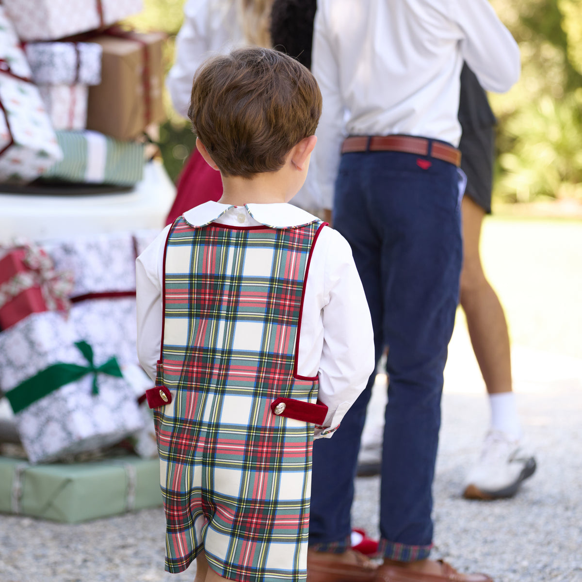 Classic white Peter Pan collar top highlighted with bold Townsend Tartan trim. A signature holiday piece from Henry Duvall’s Holiday Collection.