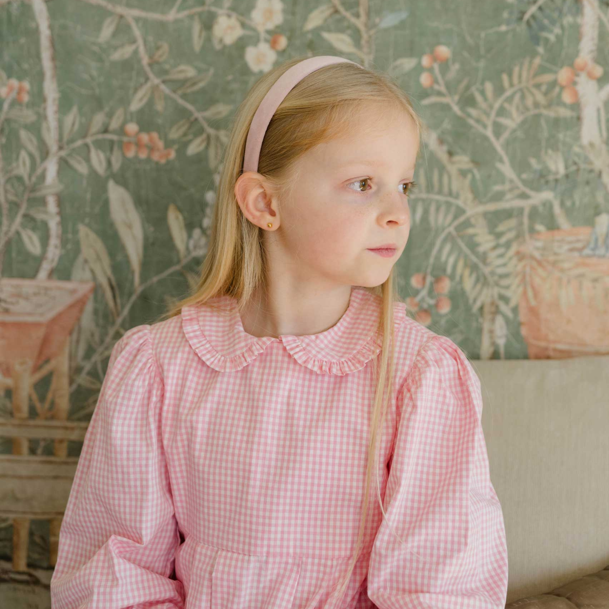Alice Headband by Eva’s House, classic structured velvet headband for girls made in Switzerland, timeless fall accessory for everyday and family moments