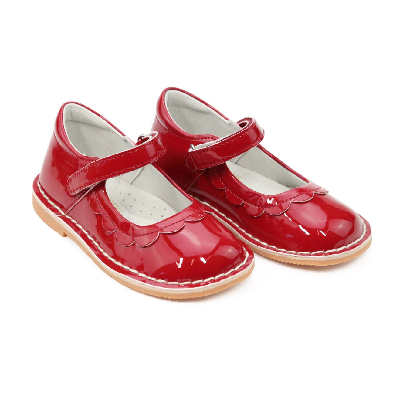 L’Amour patent leather scalloped Mary Jane shoes for girls in classic shiny finish, perfect for fall family photos and holiday dressing