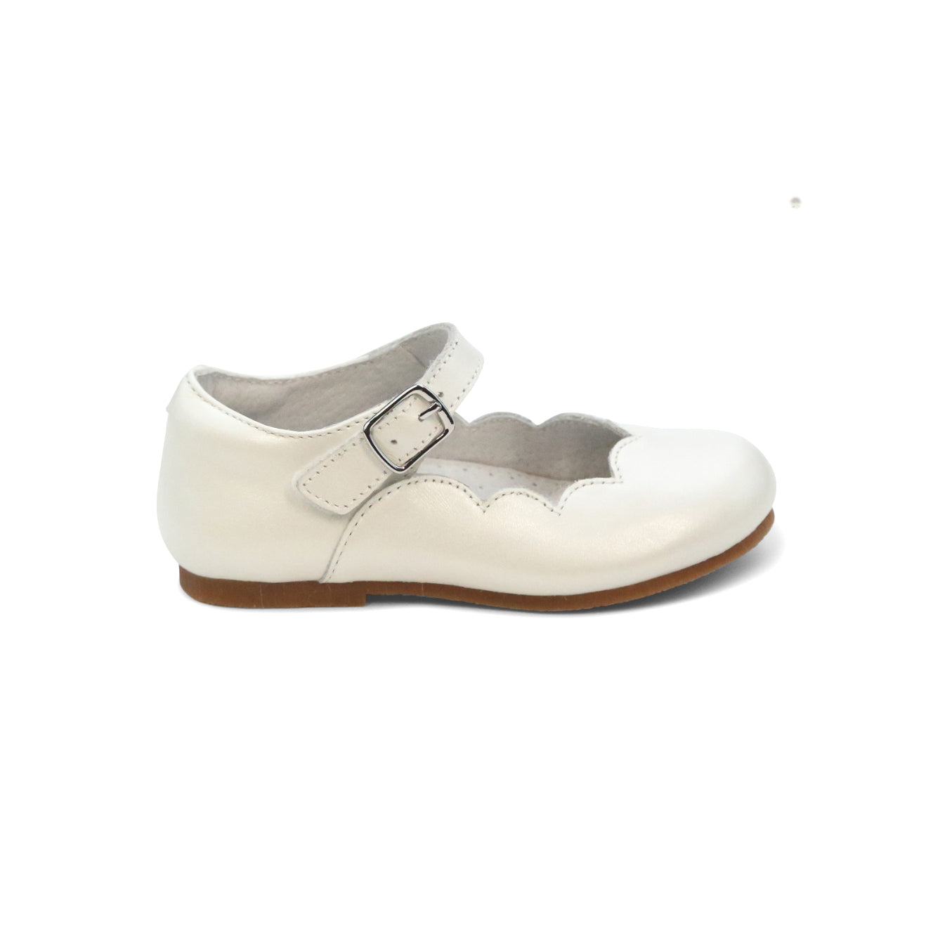 Leather scalloped Mary Jane dress shoes for girls by L’Amour, toddler to youth sizes, perfect for pairing with Henry Duvall dresses and fall outfits