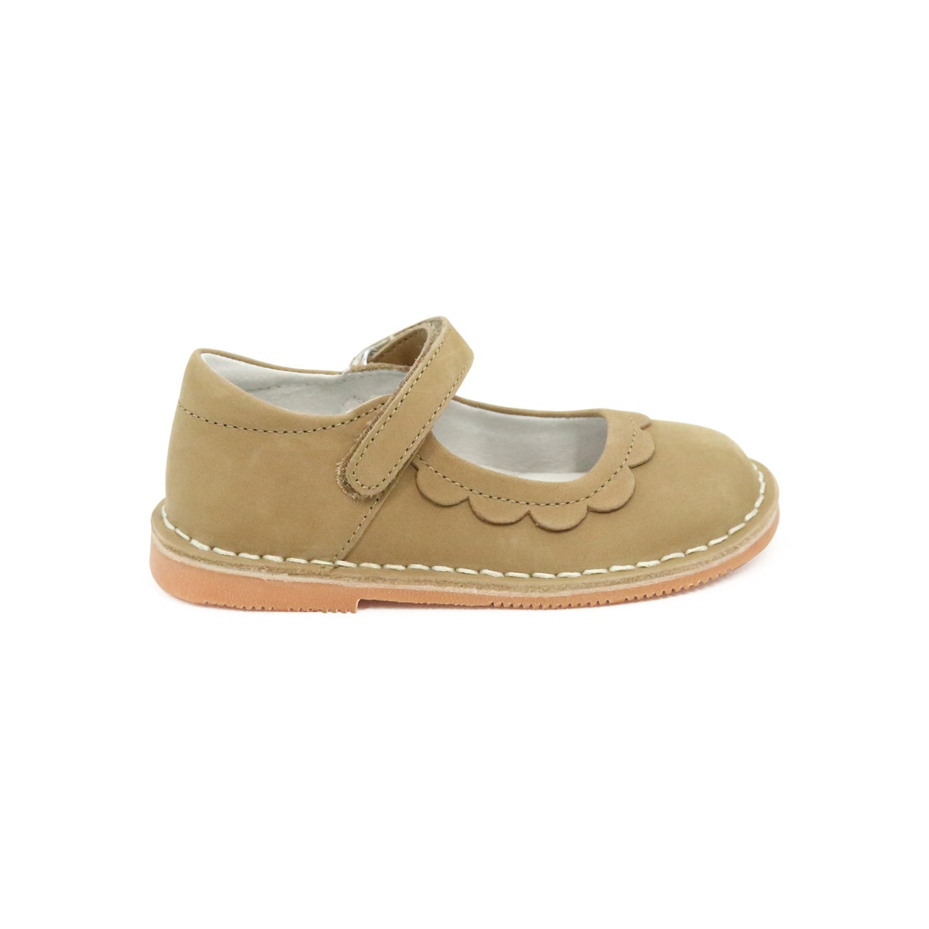 L’Amour patent leather scalloped Mary Jane shoes for girls in classic shiny finish, perfect for fall family photos and holiday dressing