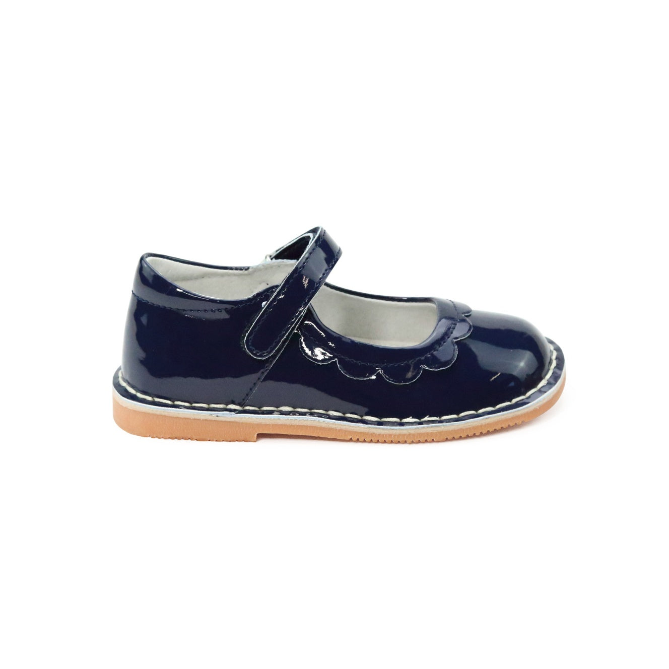 L’Amour patent leather scalloped Mary Jane shoes for girls in classic shiny finish, perfect for fall family photos and holiday dressing