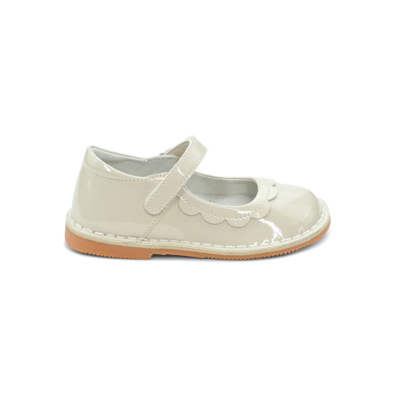 L’Amour patent leather scalloped Mary Jane shoes for girls in classic shiny finish, perfect for fall family photos and holiday dressing