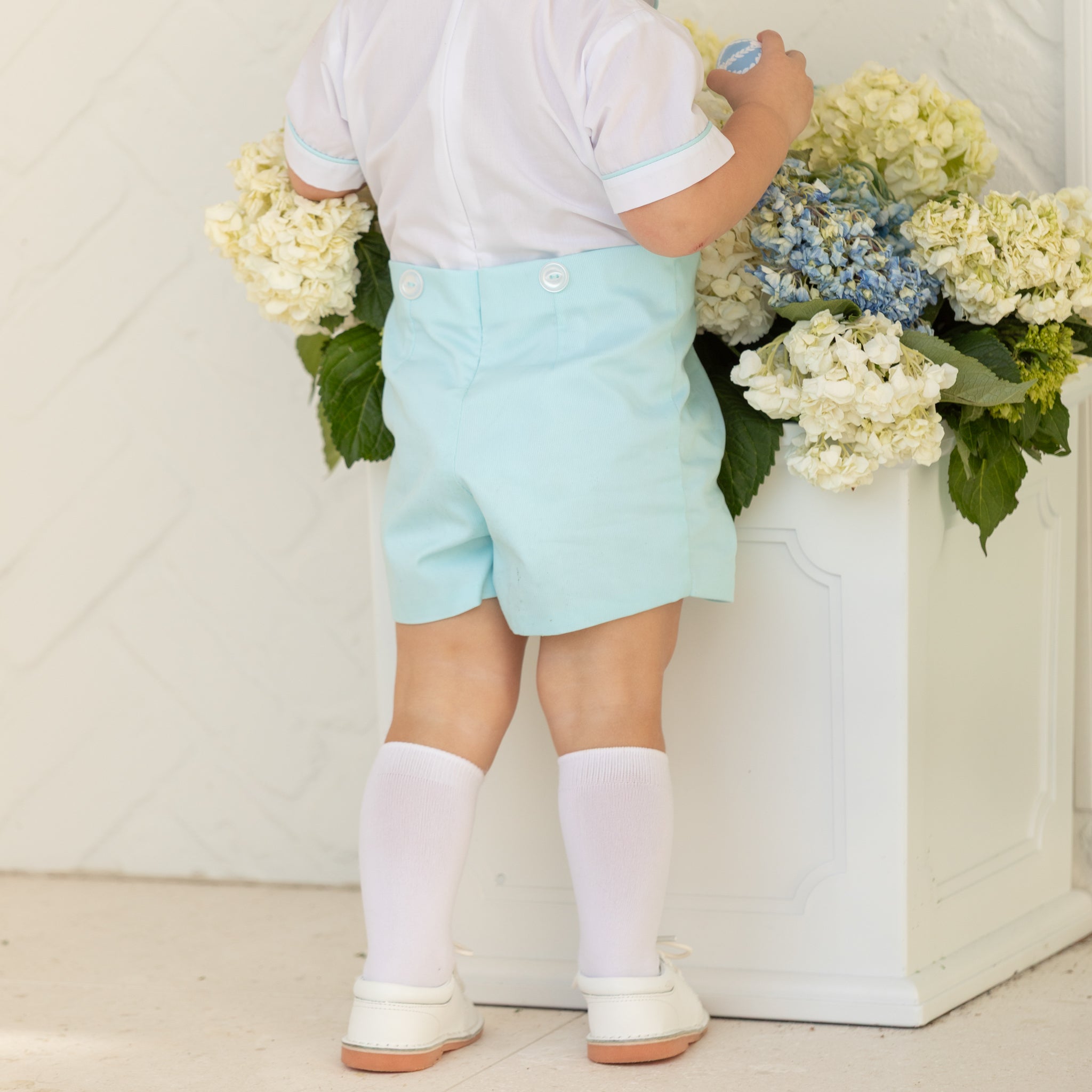 Classic white leather saddle shoes for boys by L’Amour with lace-up closure, ideal for school, photos, or special occasions with Henry Duvall fall outfits