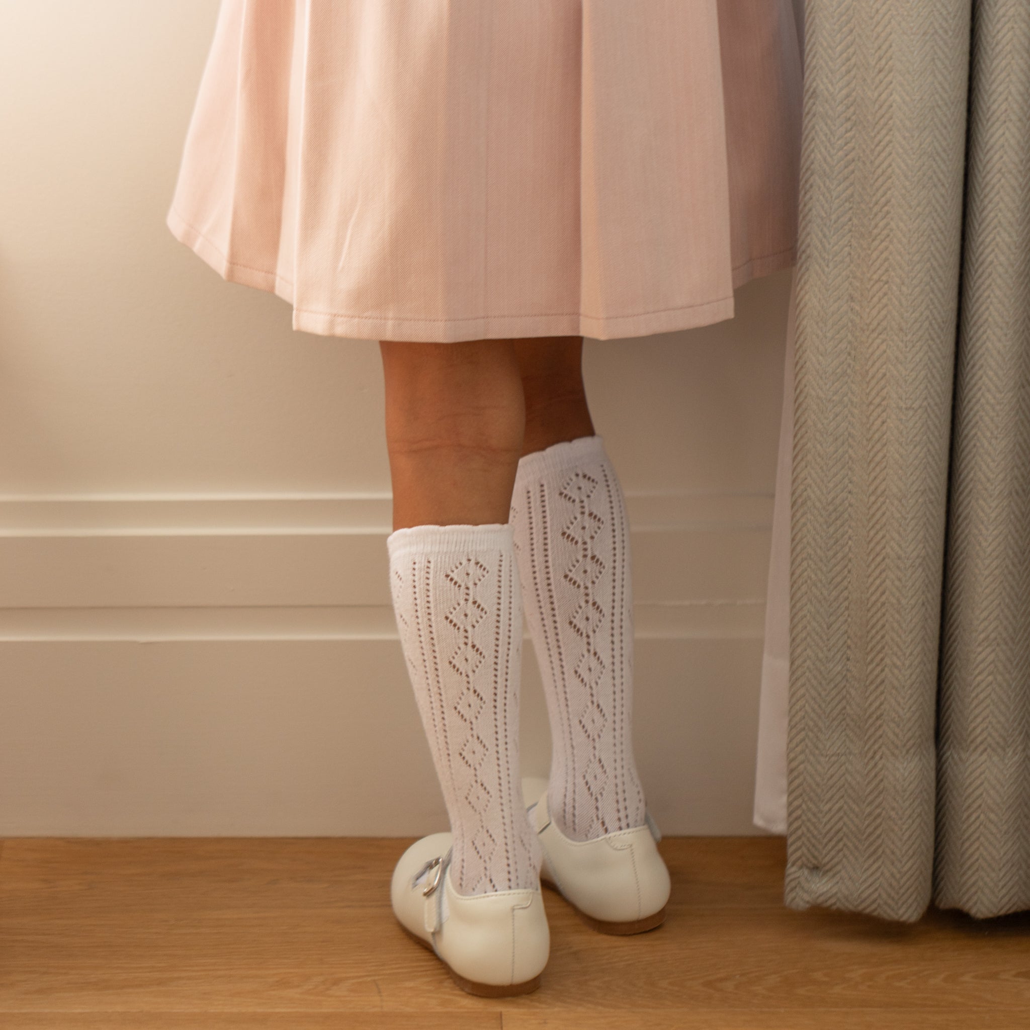White Scalloped Diamond Knee Socks for girls and toddlers, classic knit knee-high socks to coordinate with Henry Duvall’s Fall Collection
