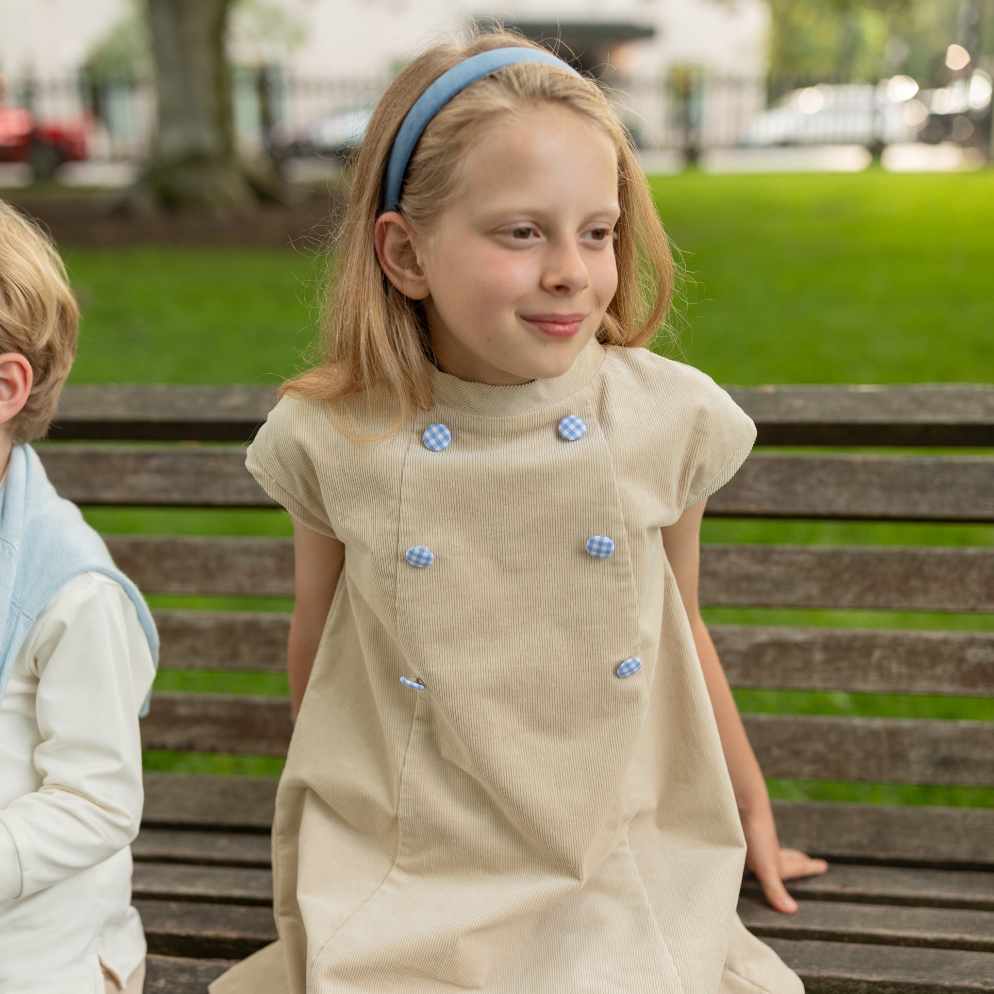 Alice Headband by Eva’s House, classic structured velvet headband for girls made in Switzerland, timeless fall accessory for everyday and family moments