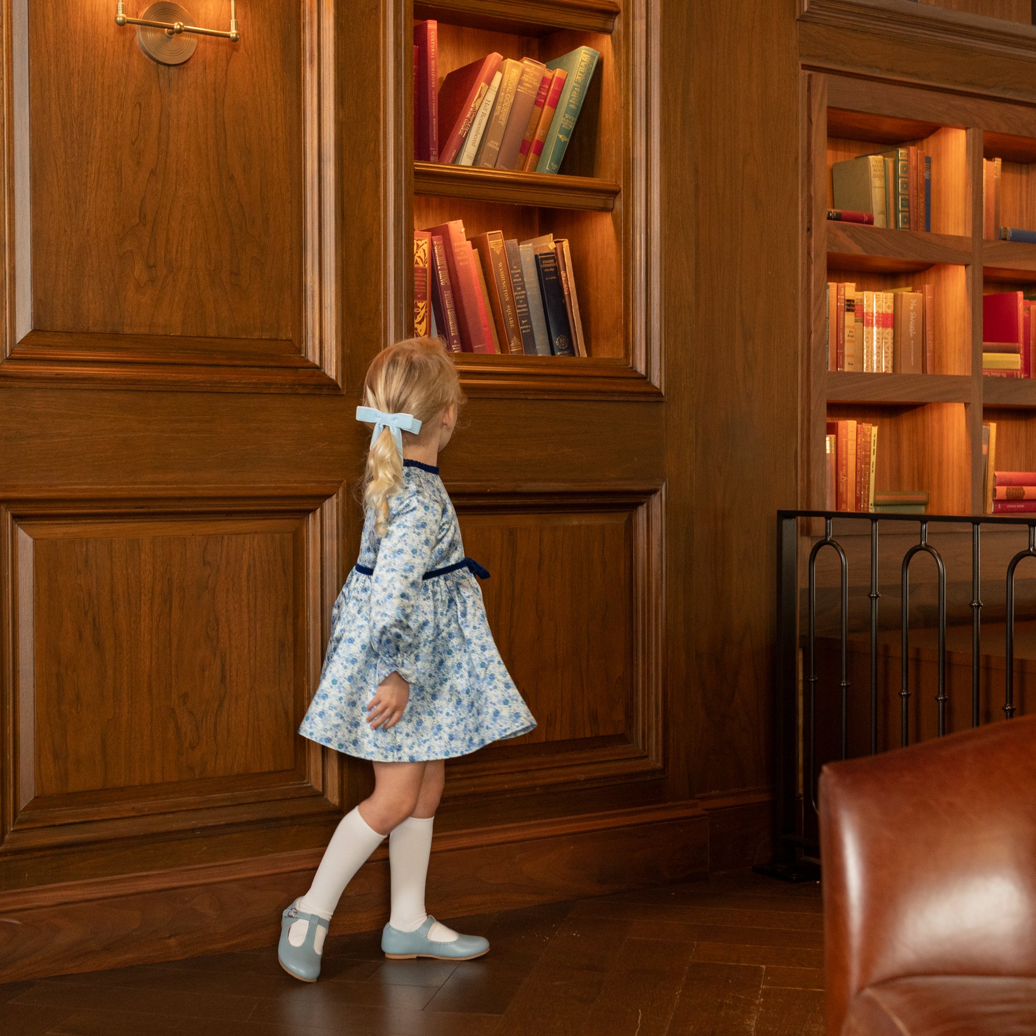 L’Amour Eleanor T-strap Mary Jane shoes for girls in smooth leather with classic cutouts, ideal for fall outfits, family photos, and coordinating with Henry Duvall collections