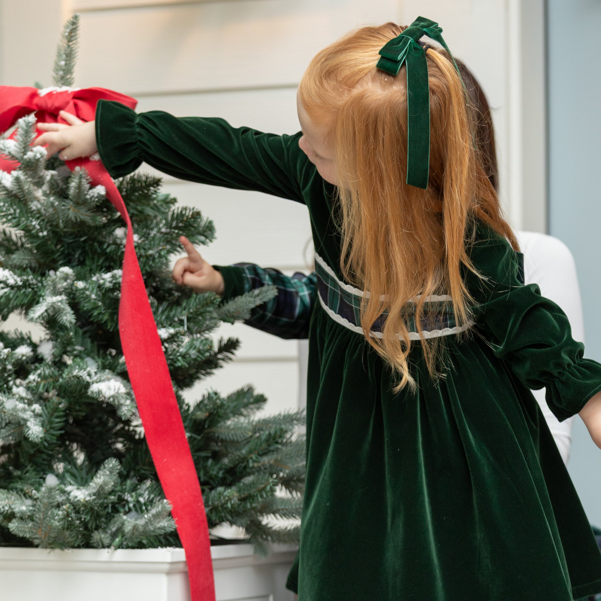 Green velvet holiday hair bow for girls with alligator clip, classic Winn & William accessory made in the USA, timeless Christmas bow to coordinate with Henry Duvall tartan and velvet holiday outfits