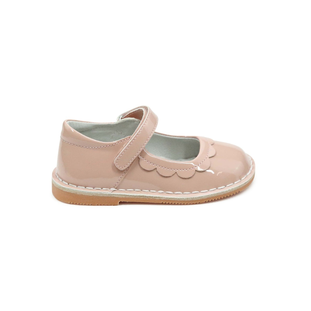 L’Amour patent leather scalloped Mary Jane shoes for girls in classic shiny finish, perfect for fall family photos and holiday dressing