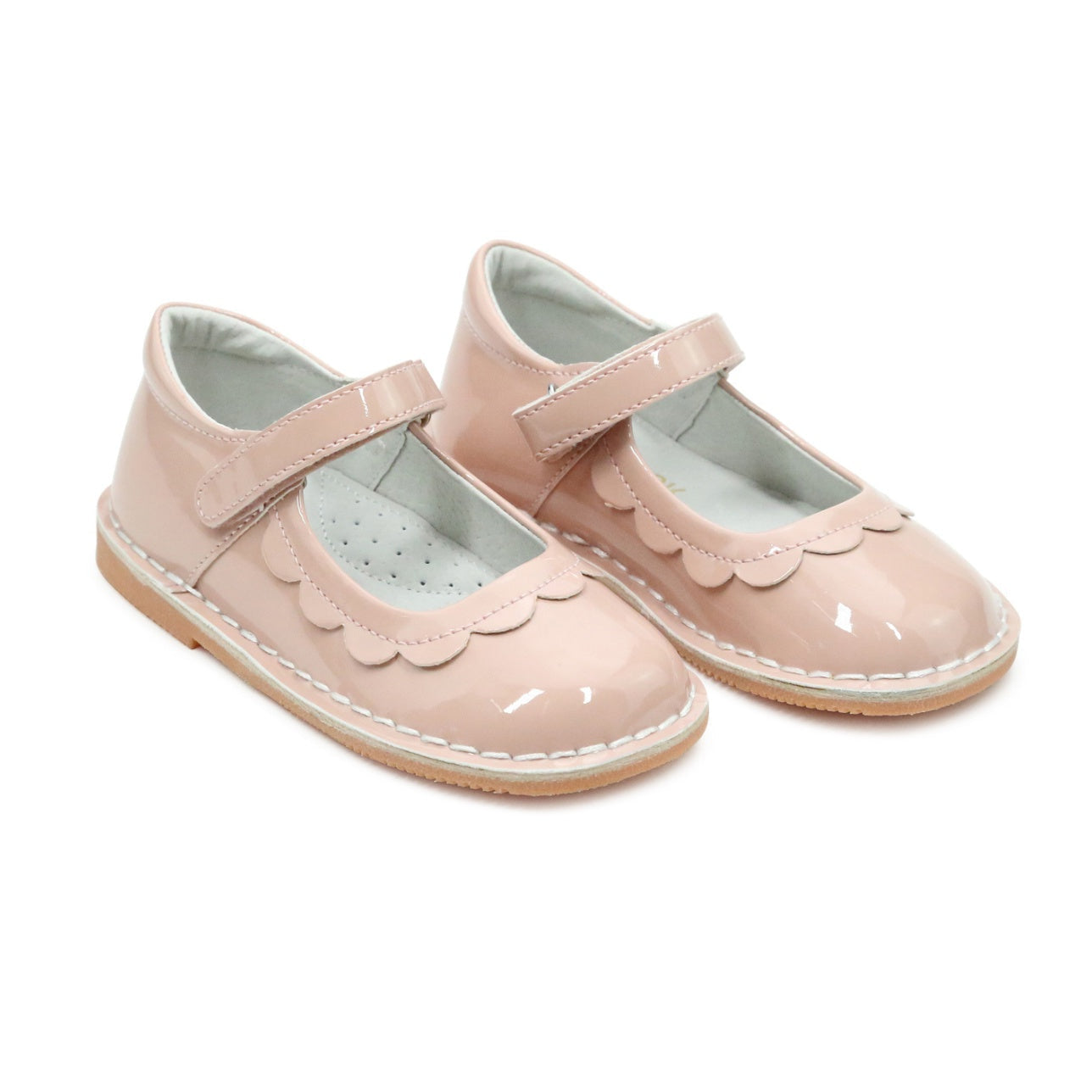 L’Amour patent leather scalloped Mary Jane shoes for girls in classic shiny finish, perfect for fall family photos and holiday dressing